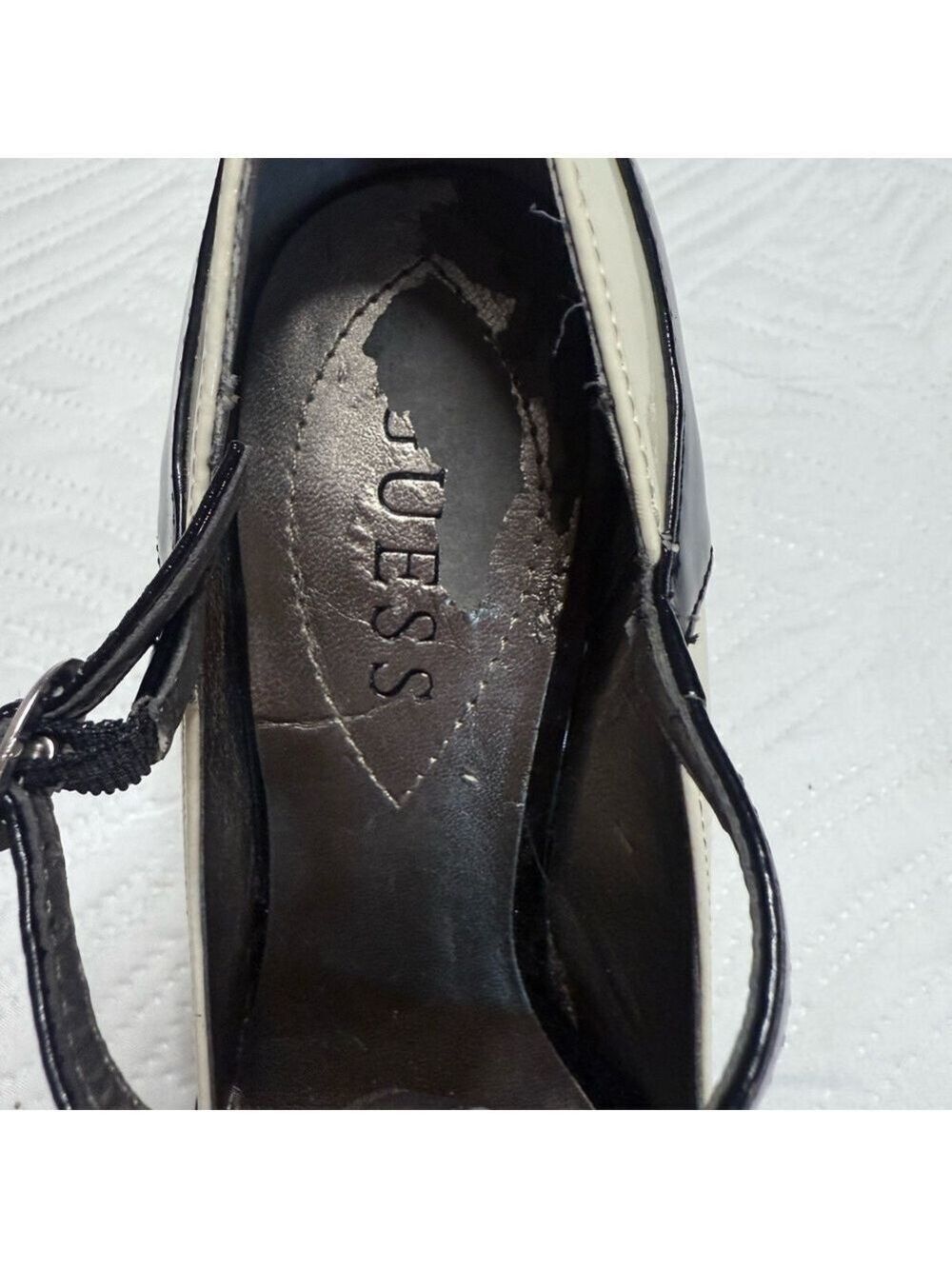 Guess Petra Women’s Black & Cream Patent Leather T-Strap Heel Pump. Size 8 - Picture 7 of 8